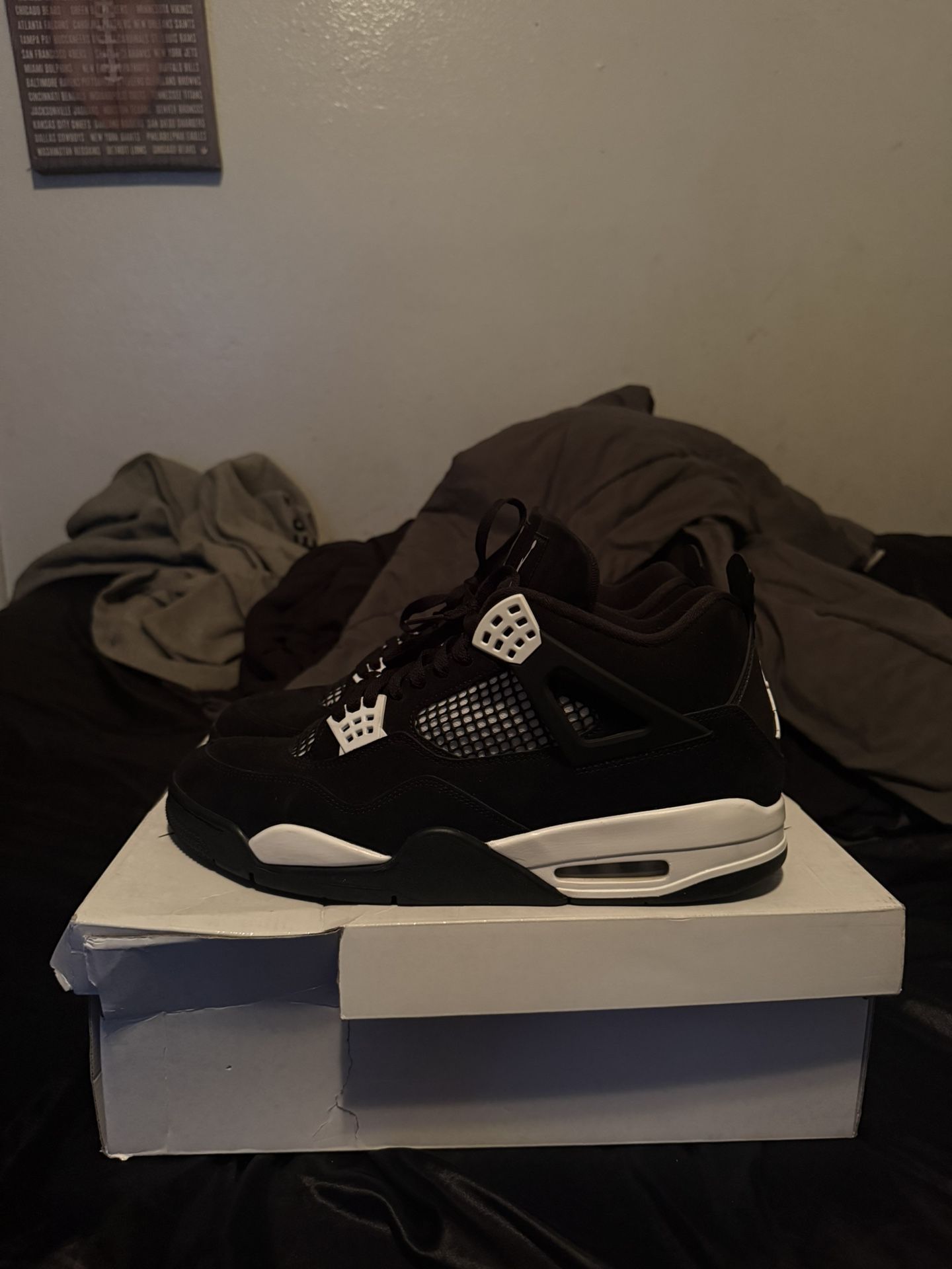 white thunder jordan 4s