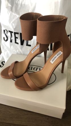 Steve Madden nude heels