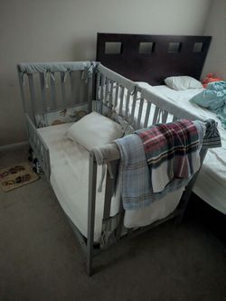 Toddler crib set
