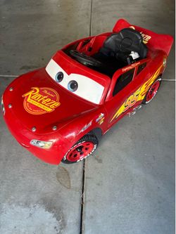 Disney Pixar Cars Lightning McQueen 12V Ride-On Car + Charger + 2 Large Plush Toys