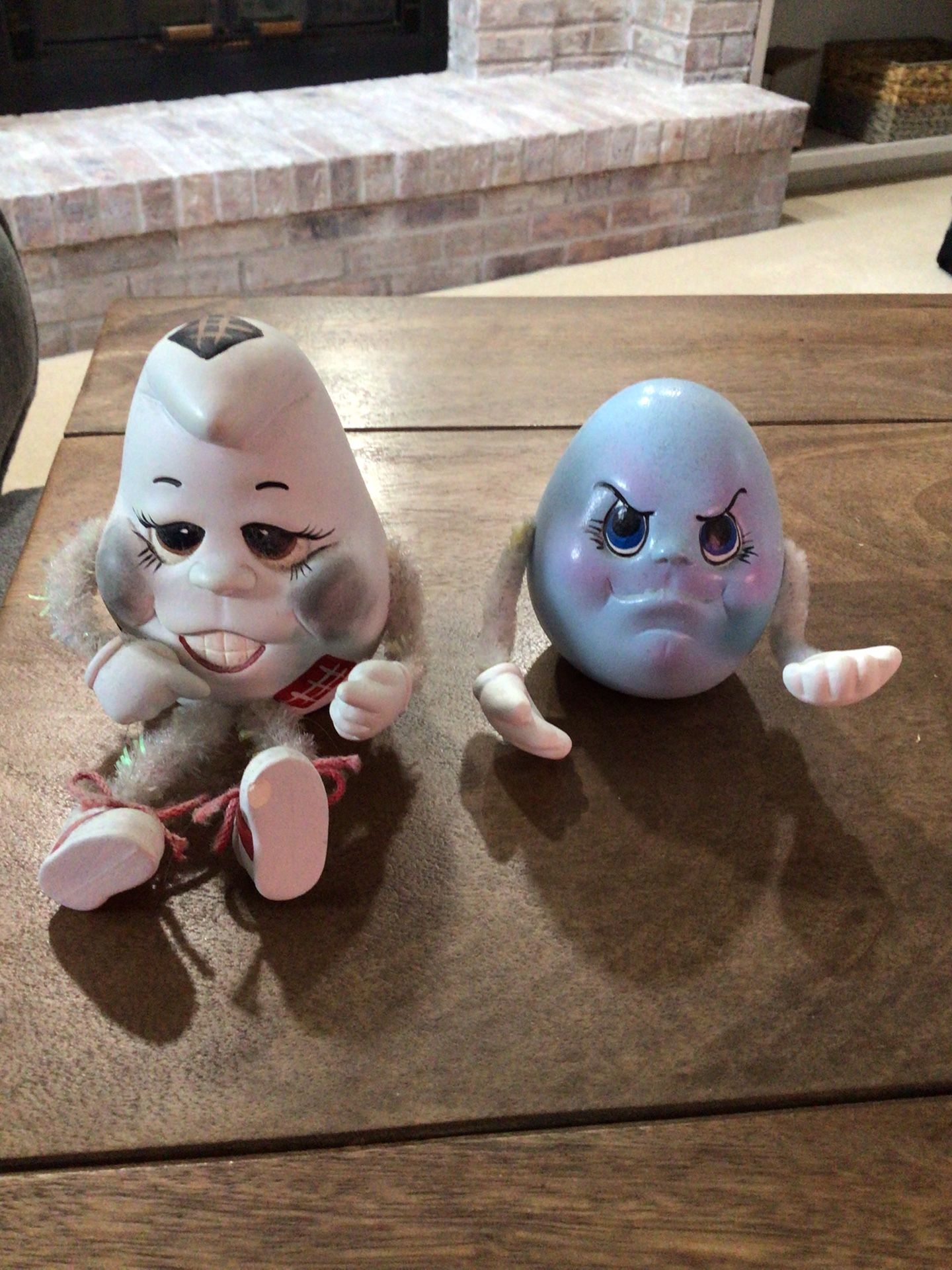 Vintage Ceramic Anthropomorphic Tear Drop Ghost Face & Blue Egg Shelf Sitters Collector Items EUC