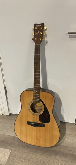 Acoustic guitar - Yamaha F335 with Case