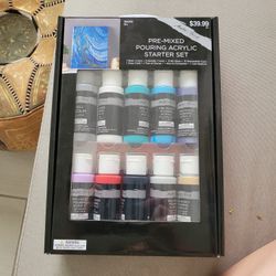 New, never used. Pre Mixed Pouring Acrylic Starter Set. 