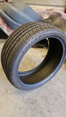 225 40 19 Almost Brand New Tire 