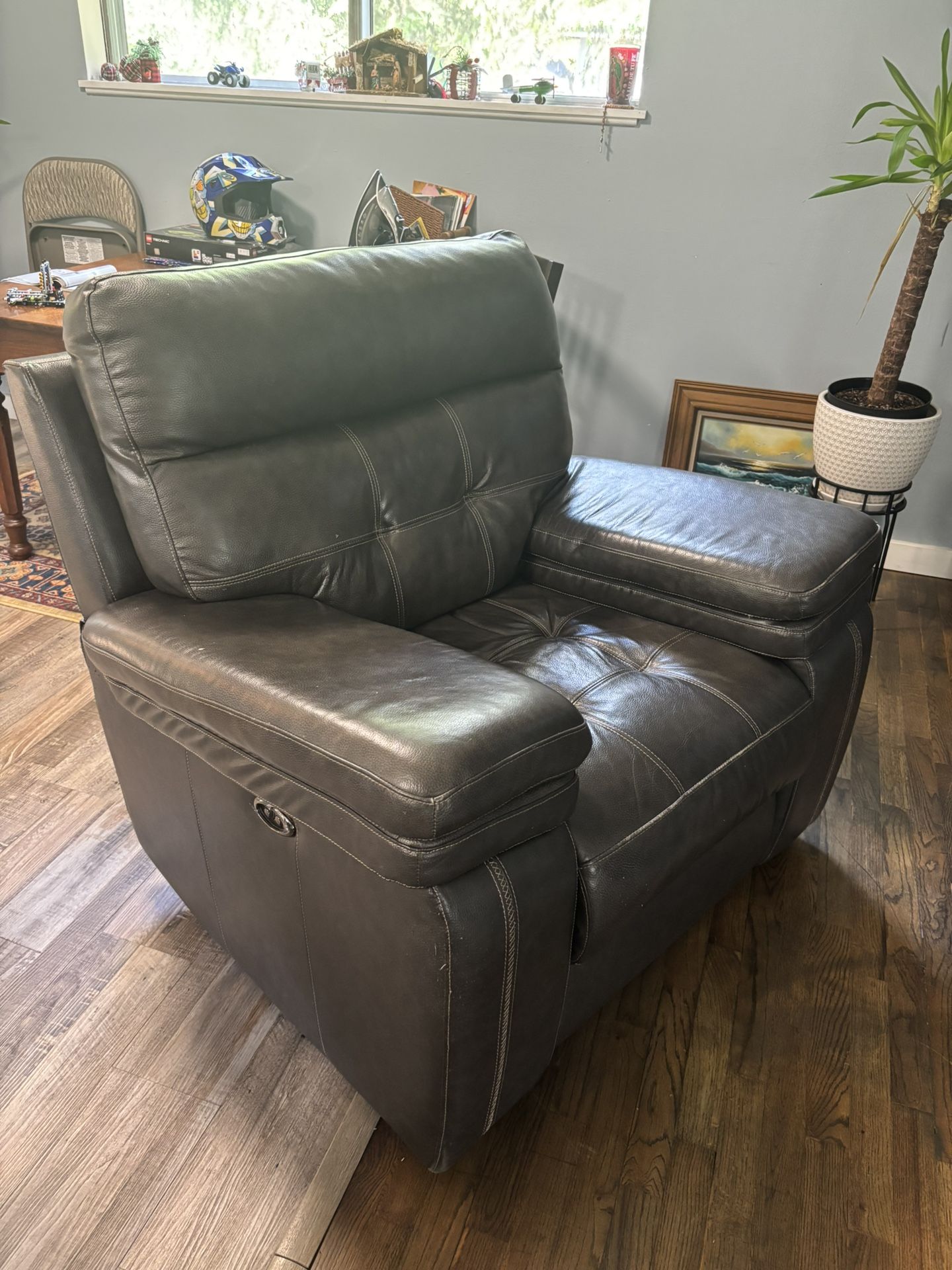 Leather Reclinable Couch