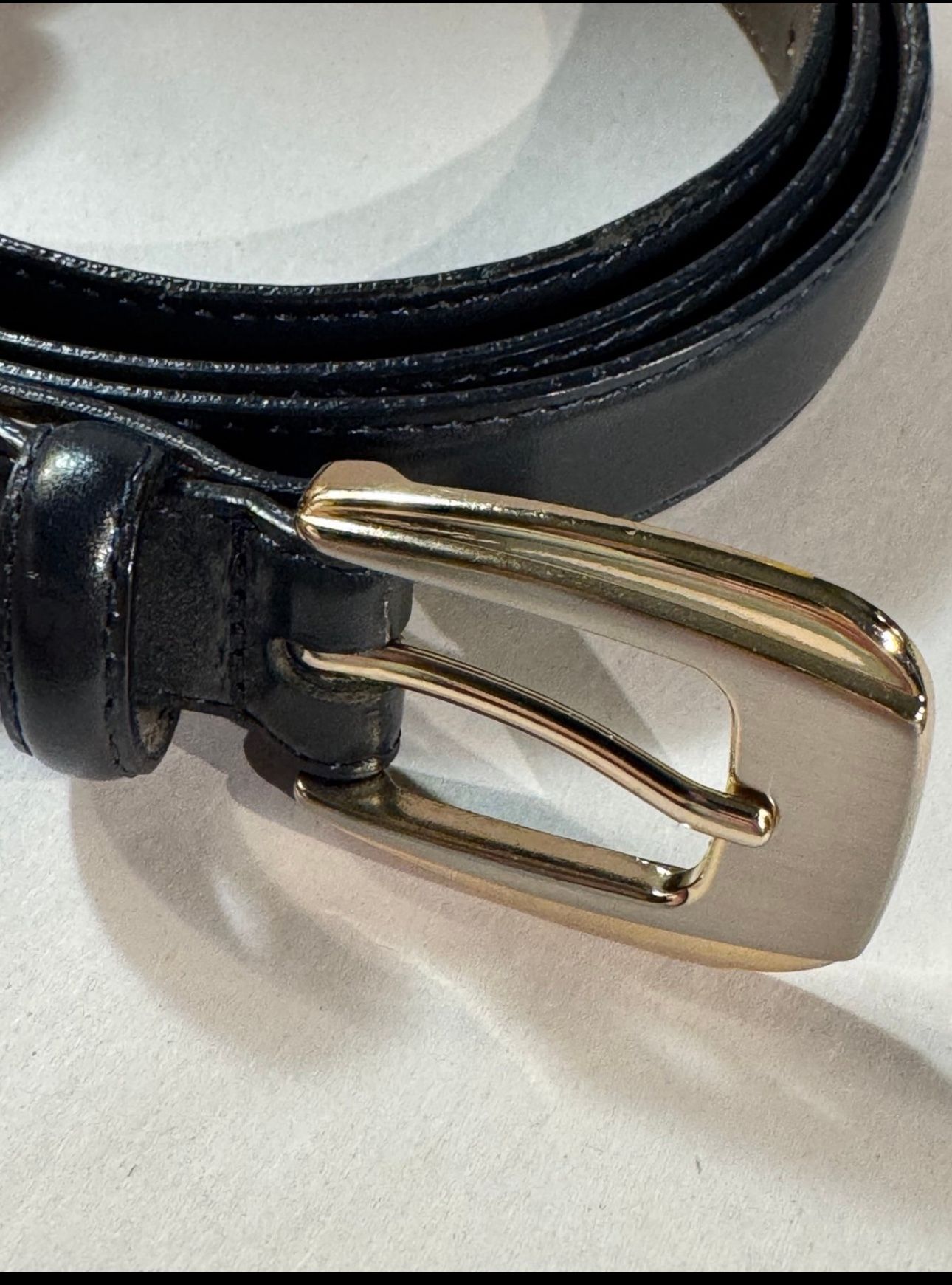NWOT Unbranded women’s Navy blue belt sz 1X- has a silver/gold tone buckle
