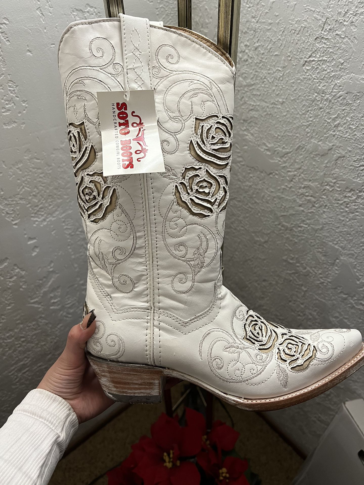 White rose Inlayed Women’s Cowgirl Boots