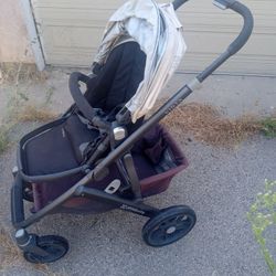 Uppababy Vista Stroller With  Mesa Car Seat And Base $70 Obo