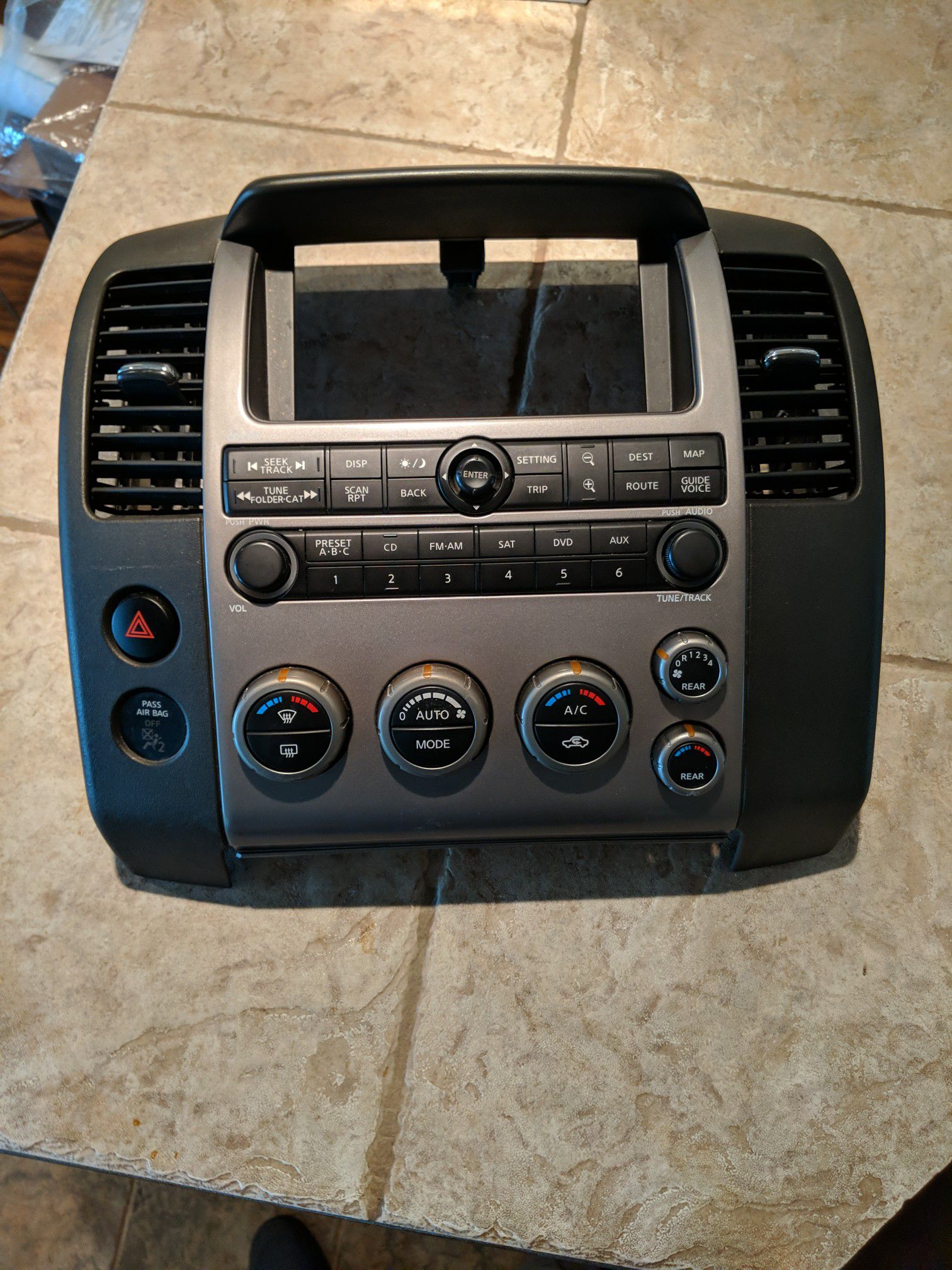 07 Nissan Pathfinder Bose Radio CD Receiver w/ Control Panel & Temp Control OEM