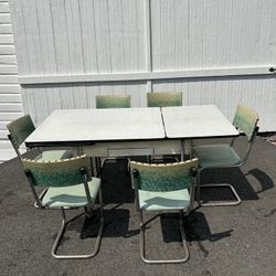 1950’s Vintage Expandable Kitchen Table With Six Chairs