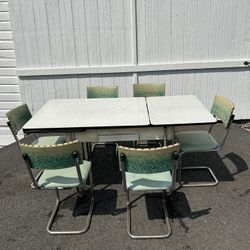 1950’s Vintage Expandable Kitchen Table With Six Chairs