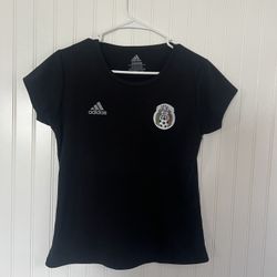 Women’s Fitted Sports Shirt 