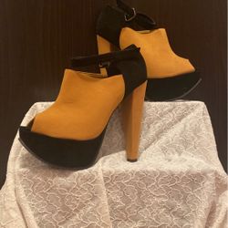 Kids & Tell, Mustard/Black Size 7.5 