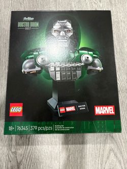 LEGO Marvel Doctor Doom Bust Set (76345)