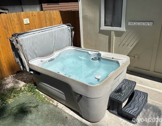Freeflow Azure Hot Tub  - New Cover - energy efficient- 4 person - 110 plug and play or 220
