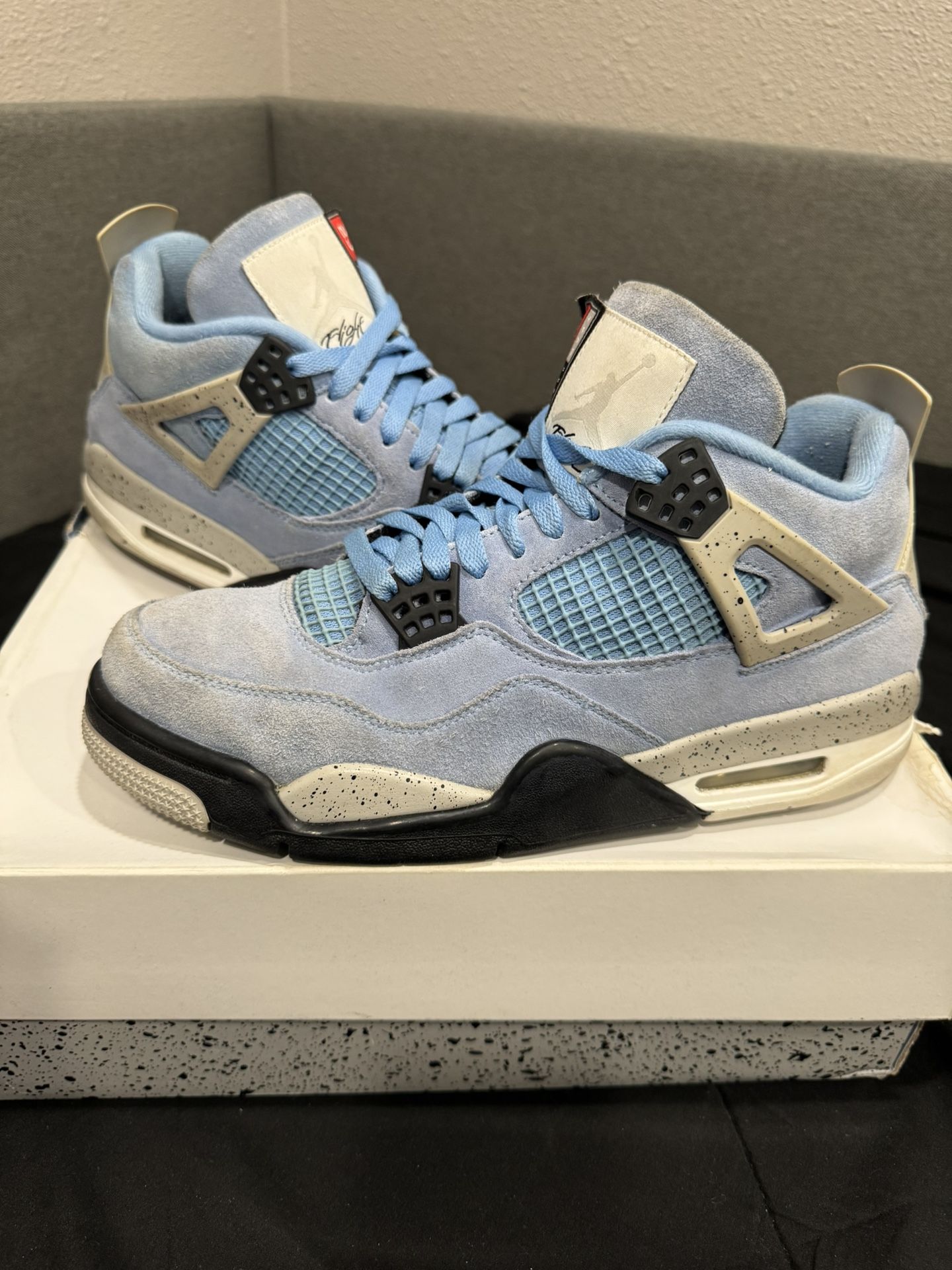 Jordan 4 University Blues