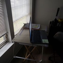 Large foldable laptop desk