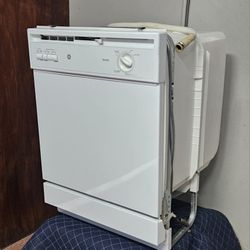 ✨️🔆GE Non-Digital🔆✨️ White Dishwaher in great working order 