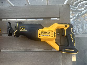 New 20v Dewalt Xr Brushless Saw Tool Only