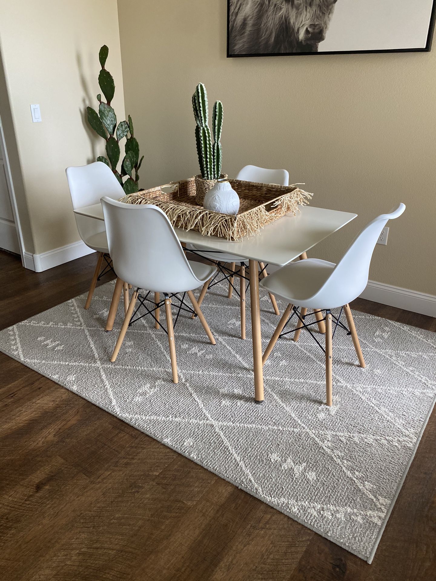 Brand new modern dining table 4 chairs