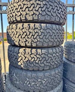 275/65/18 Bfgoodich Ko2 set de Tires con 70% de vida las 4