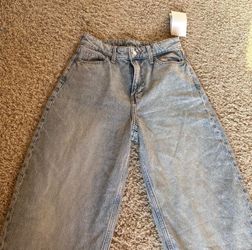 Size 2 Light Wash Wide Leg Jeans with Tags