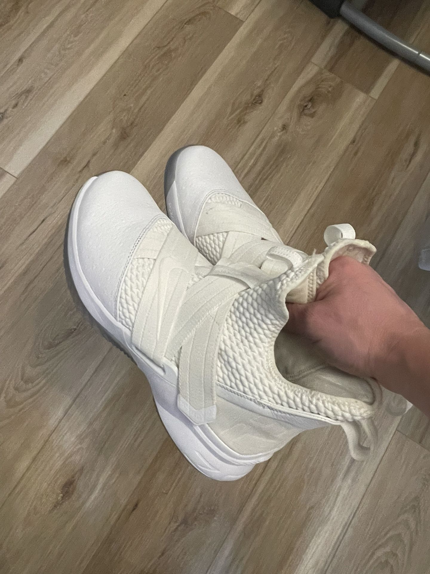 NikeLeBron Soldier 12 SFG EP 'Triple White'