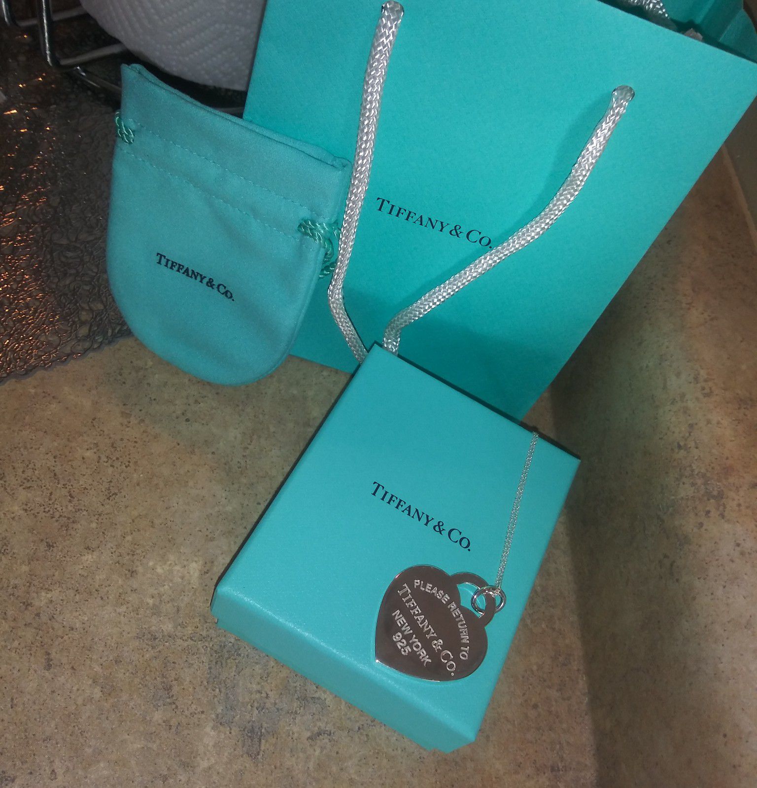 Brand new Tiffany &co necklace I spin 280 I'm just asking 200