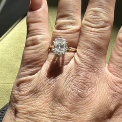 3.1ct Radiant Moissanite Solitaire Ring – 14k Yellow Gold