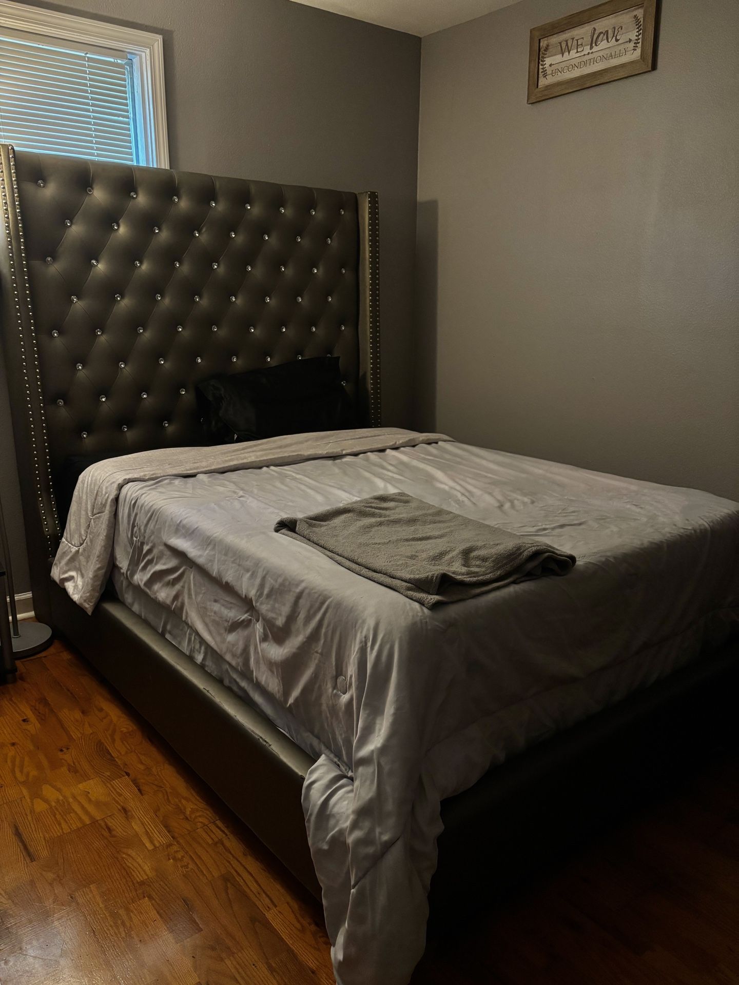 Queen Tufted Upholstered Bed Frame – Great Condition