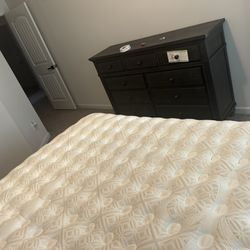 King Size Bedroom Set With Stearn And Foster Mattress