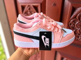 Nike Pink White & Black Low-Top Sneakers