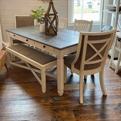 Bolanburg Antique White-Oak Dining Room Set