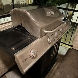 Charbroil Red Grill