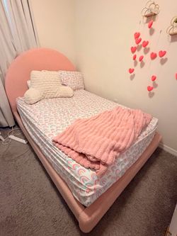 Full bed with mattres