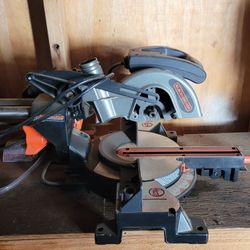 Miter Saw/ Sierra De Mesa