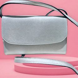 Simply Vera Verawang Signature Silver Mini Crossbody Bag Vegan Leather Fits Most Smartphones NWT