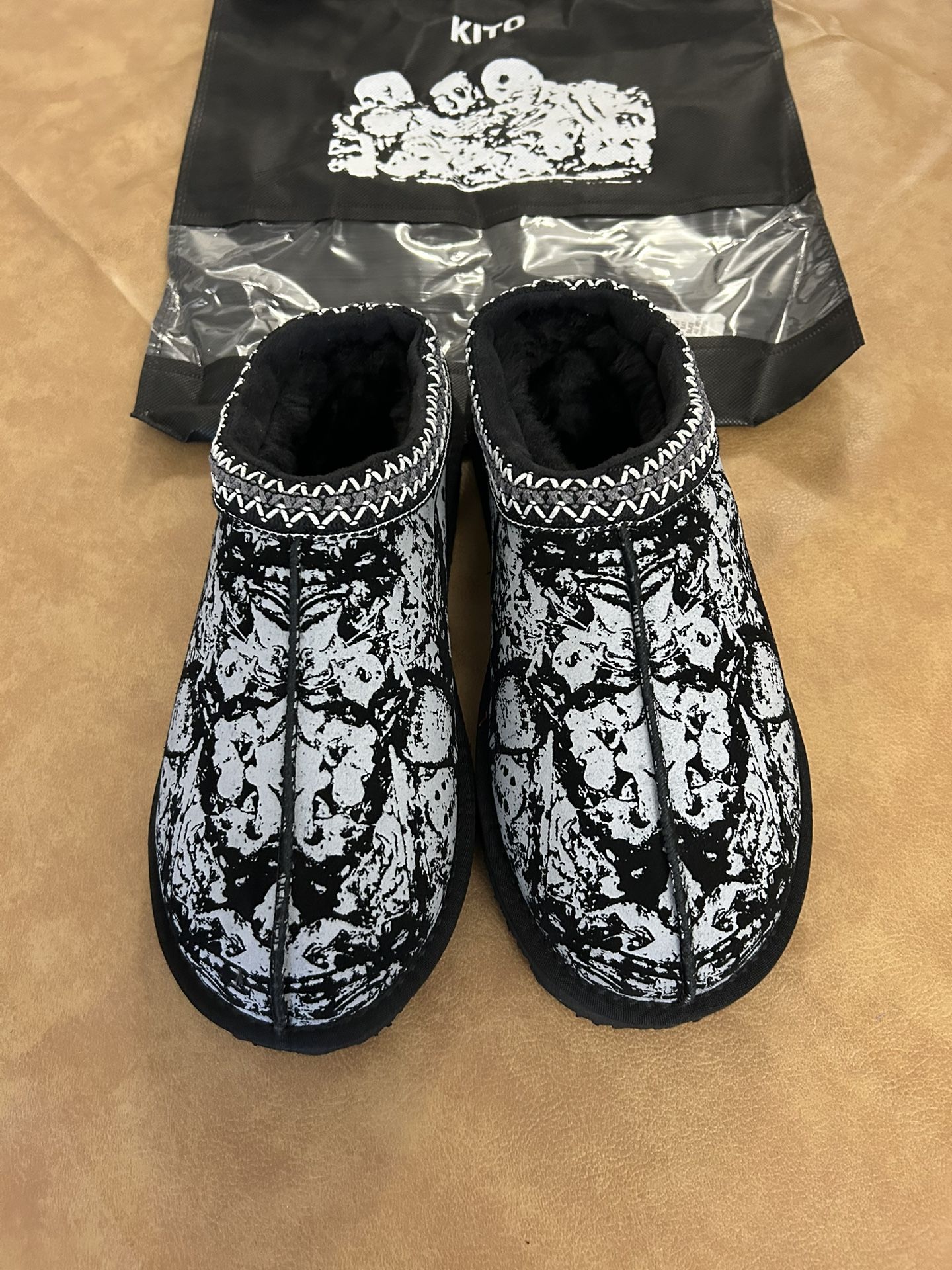 Kito Wares Sherpa Catacombs Slippers! for Sale in San Tan 