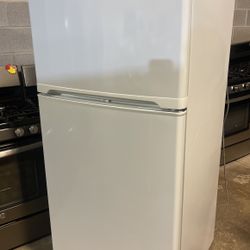 Kenmore Refrigerator Top Freezer White 