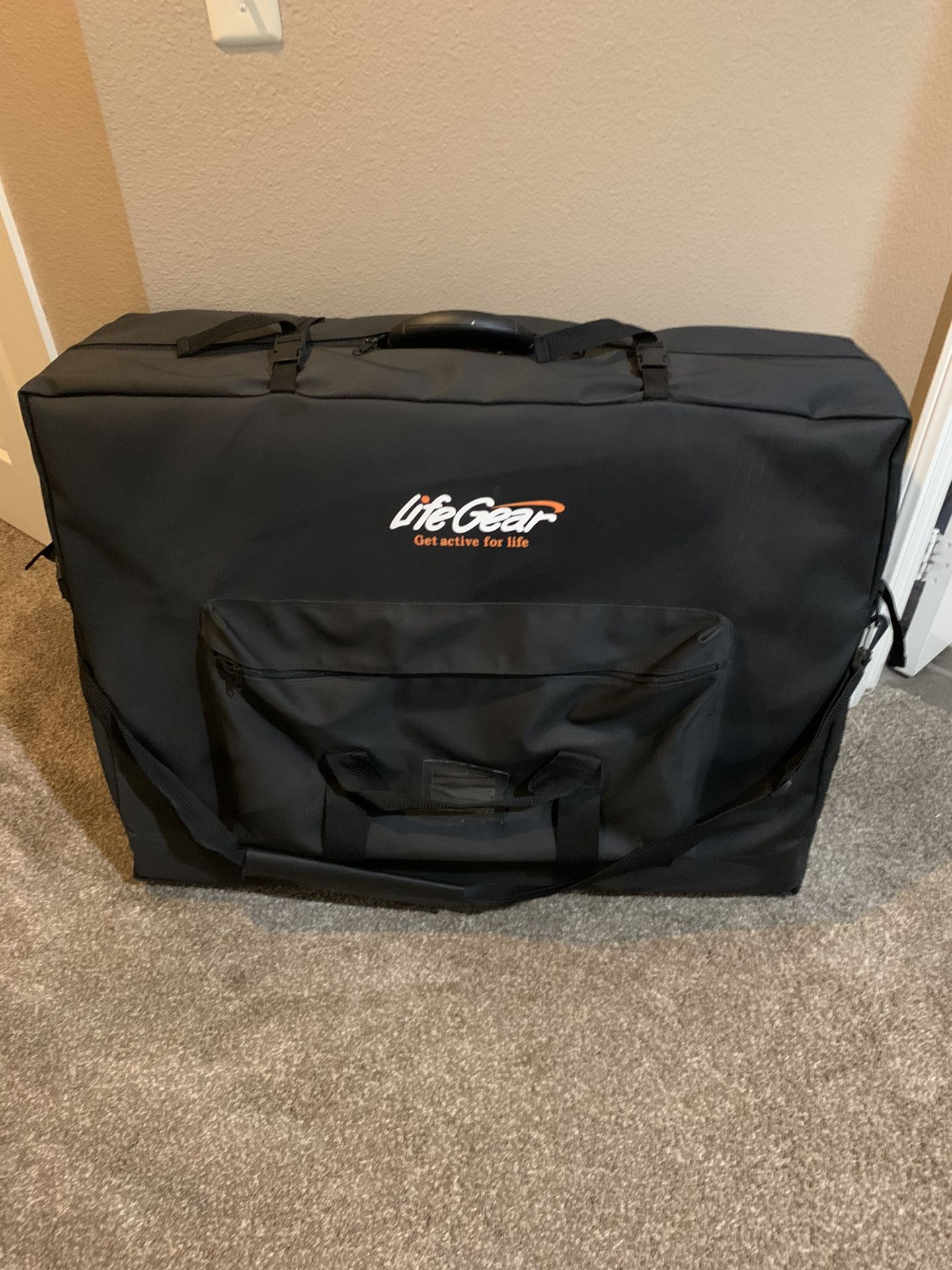 Massage table with carry bag, like new