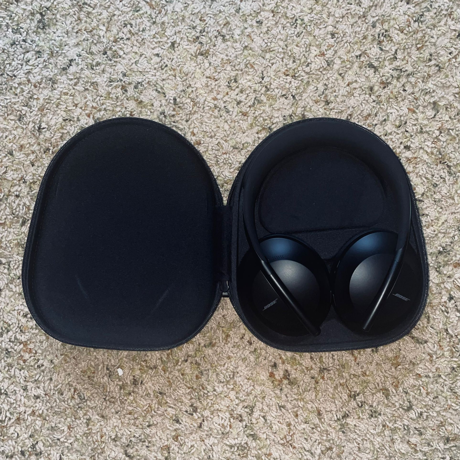 Bose Noise canceling Headphones 700 New