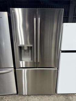 Brand new LG 33 in. W. 20 cu.ft. Smart 3-Door French Door Refrigerator Counter Depth MAX in Stainless Steel with Dual Ice Makers