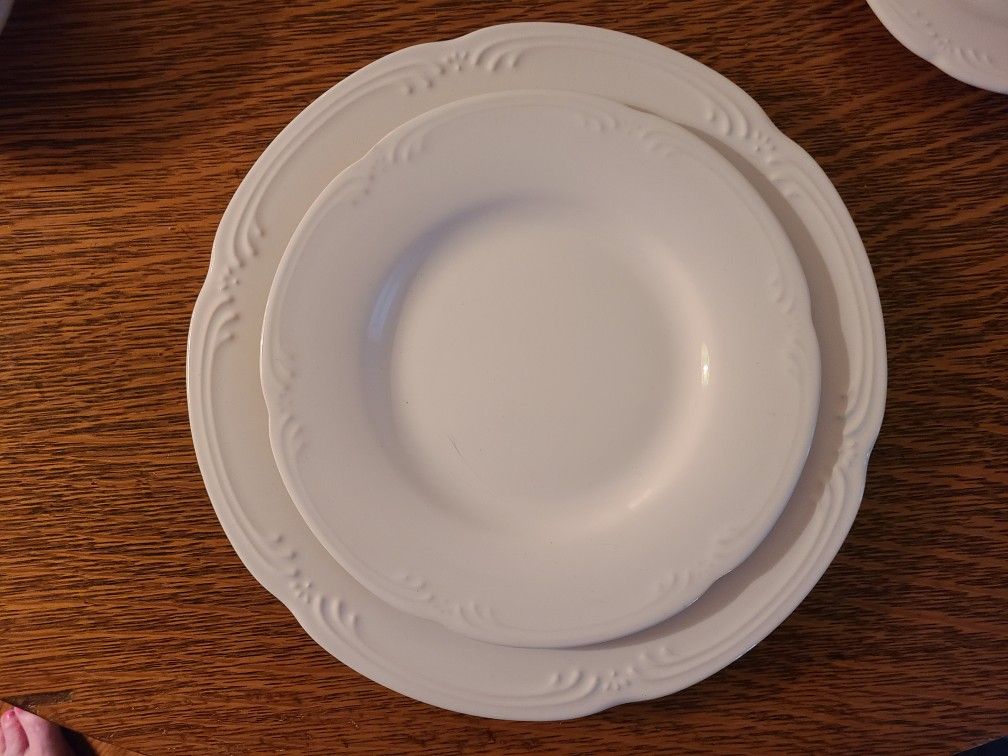 Pfaltzgraff Filigree Dinnerware
