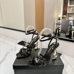 High-heeled sandals with letters and metal buckles