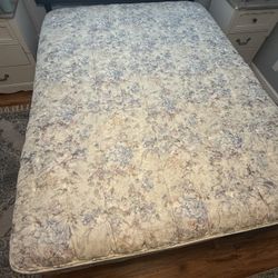 Queen mattress with box spring SET