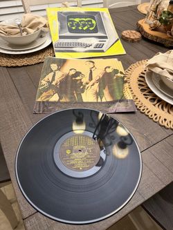 The selected region shows a 12-inch vinyl LP record of Kraftwerk's 1981 album Computer World (released on Warner Bros.