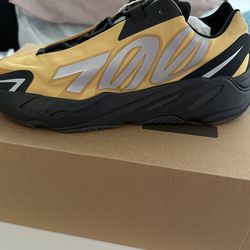 Yeezy 700 Flux Brand new