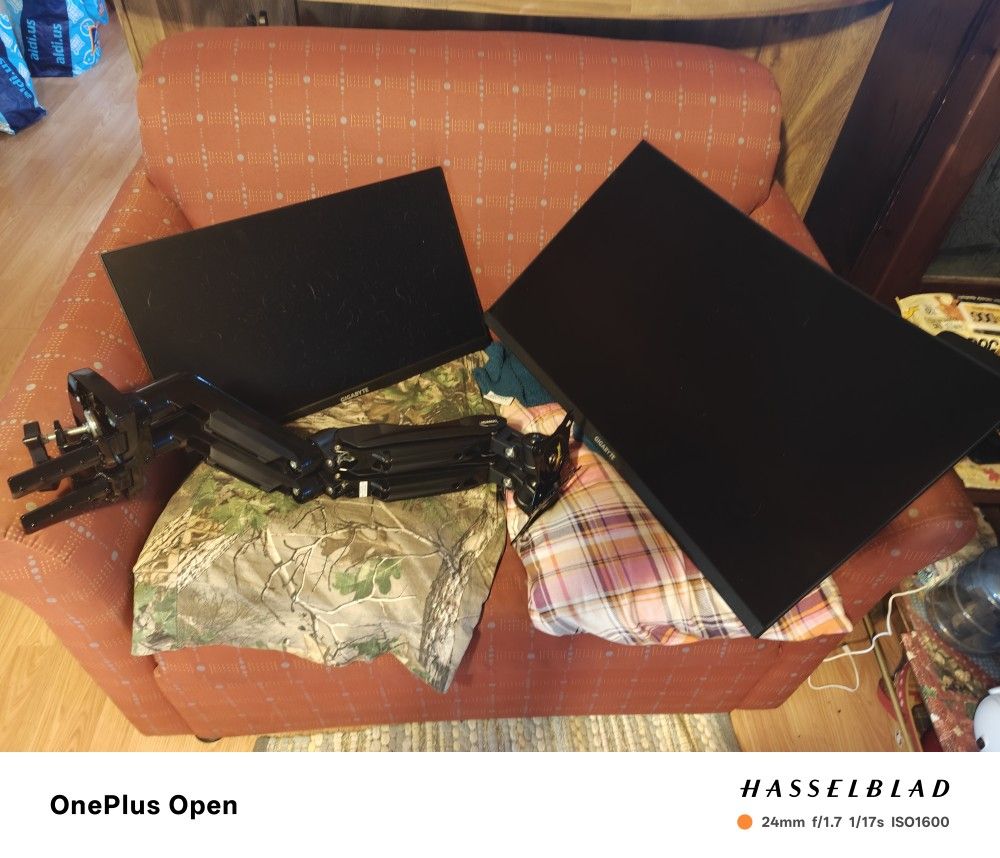 Dual Gigabyte Monitor Set Up