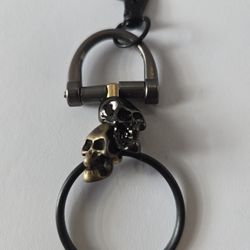 Skull Horse Shoe Shackle Key Chain 