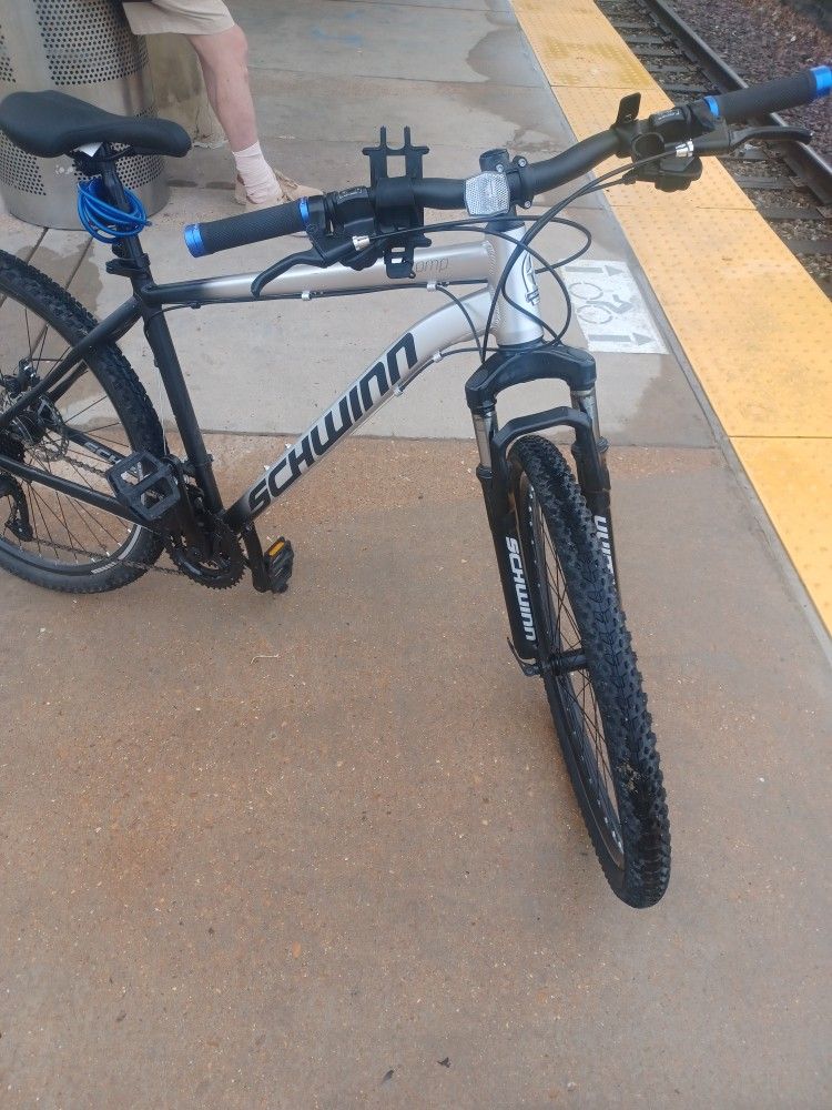 Like New Schwinn 27.5 Mountain Bike